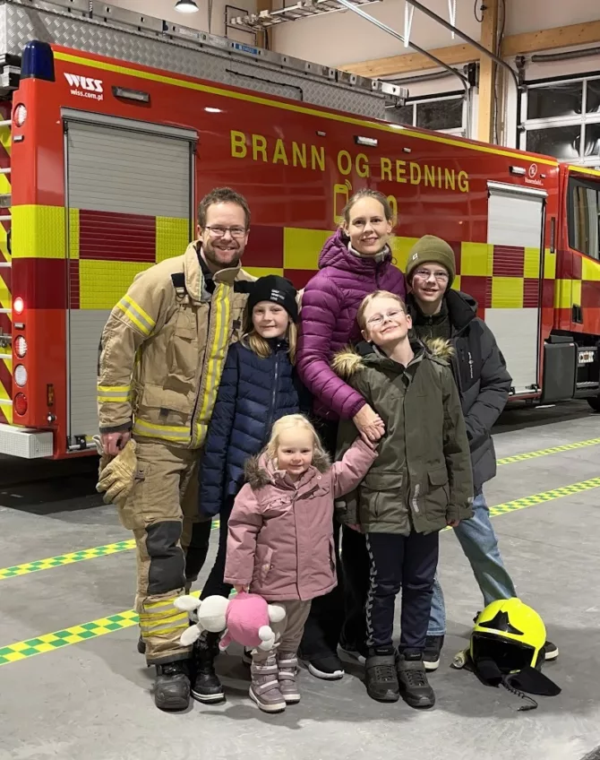 Familien Skogvang på brannstasjonen